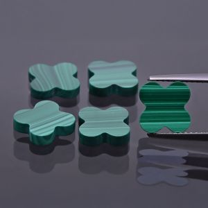 Quadrifoglio in malachite 12x12 MM