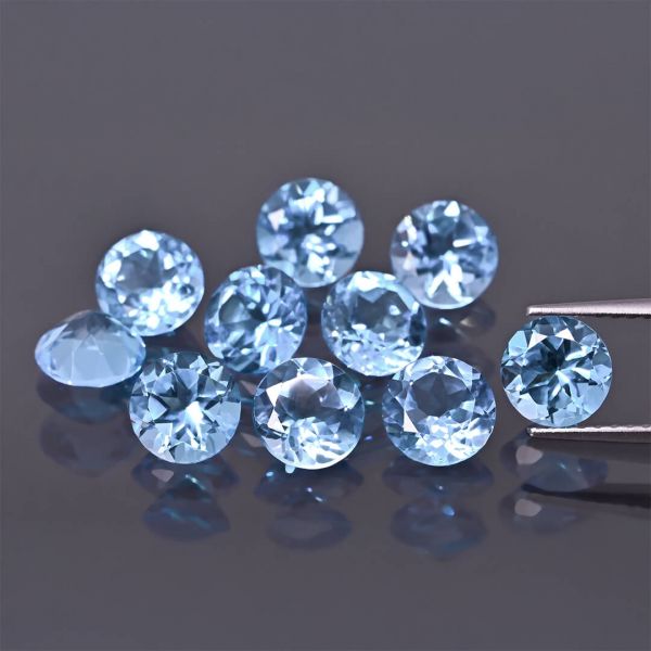 Pietra Preziosa Blu Rotonda Su Fondo Bianco. Benitoit. Zaffiro. Io Fotografia Stock - Immagine - Foto 3