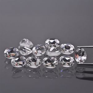 Pietra ovale, cono - Topazio Bianco 6x4 MM