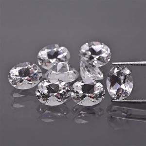 Pietra ovale, cono - Topazio Bianco 8x6 MM